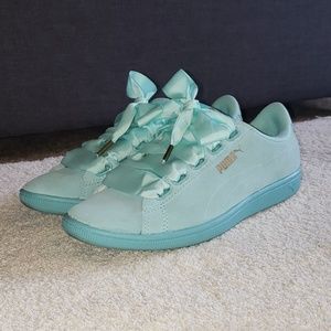 PUMA Womens Vikky ribbon sneaker
